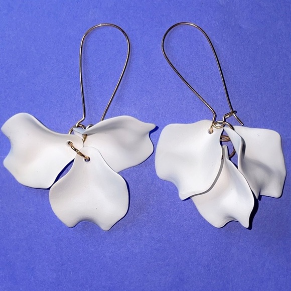 Bundle of 9 Pairs of Assorted Pierced Earrings - Picture 8 of 10